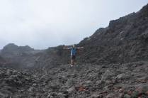 A grotesca paisagem vulcânica, pouco mais de um ano após a erupção do vulcão Pacaya, próximo à Antigua, na Guatemala